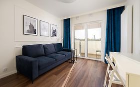 Praga Bliska Glamour Studio By Bookinghost